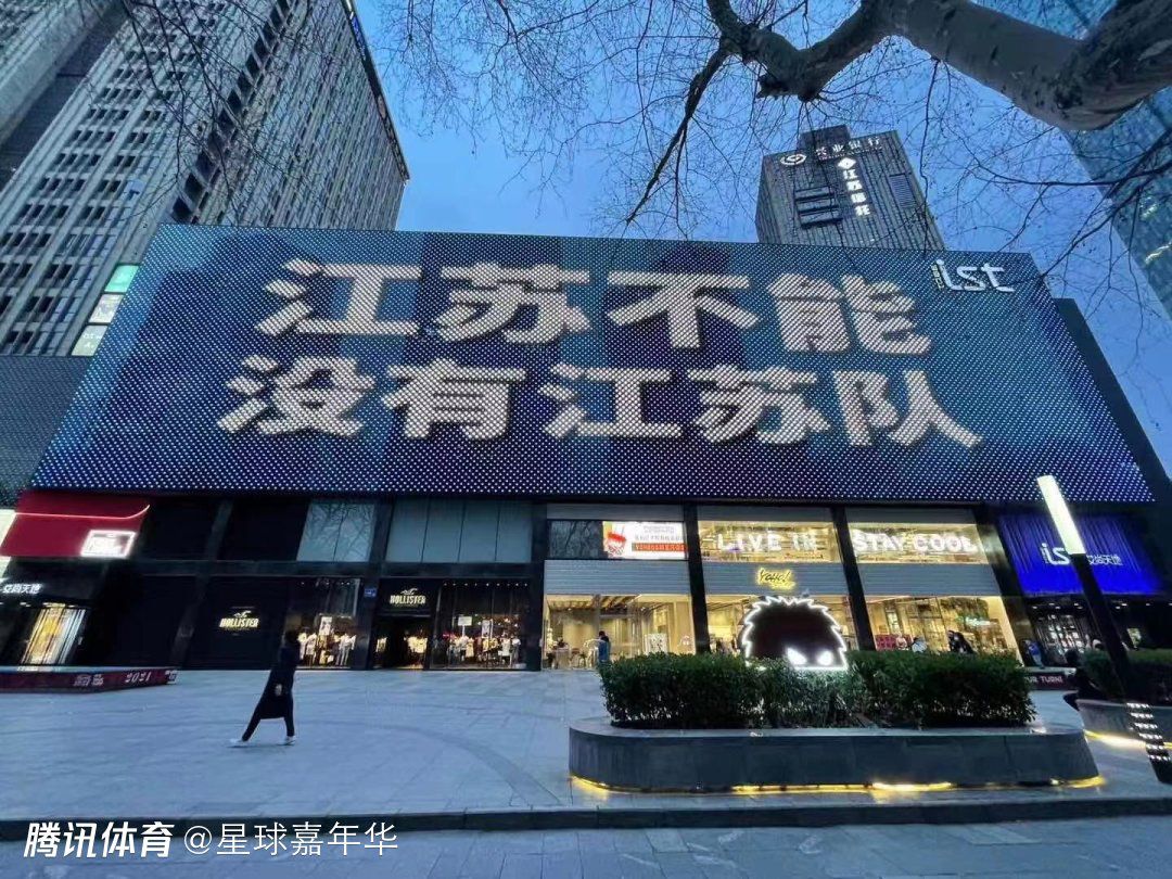 开机仪式上，电影的超强主创团队也首度曝光：影片由马思纯、俞飞鸿、彭于晏、张钧甯、范伟、梁洛施、张佳宁、尹昉、秦沛、白冰等出演；同时，由王安忆担任编剧，杜可风担任摄影指导，和田惠美担纲服装及造型设计，赵海担任美术指导，杜笃之任录音指导，剪辑指导则由邝志良出任